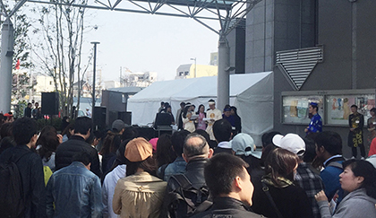 ステージではベトナムの伝統衣装の紹介などが行われた