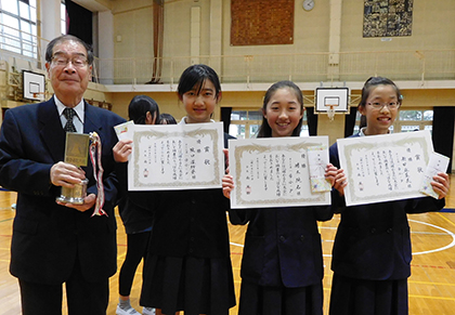 ２連勝を果たした市小学校６年生女子チーム