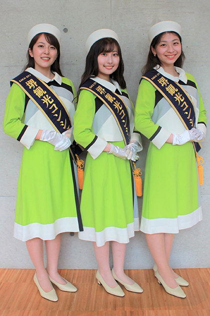 堺観光コンシェルジュに選ばれた北西優花さん、牧野里奈さん、小川実桜さん（写真右から）