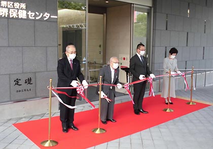 開所式でのテープカット