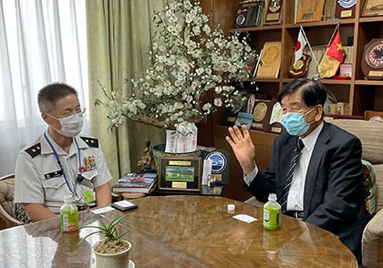 栁 裕樹本部長（左）と加藤均理事長（右）