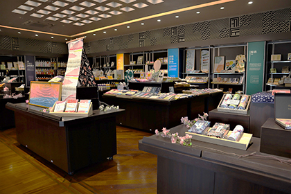 １階TAKUMI SHOP（伝統産業品・堺産品）