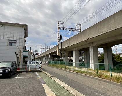 現在の堺区出島町５丁
（塩穴通・高架は南海本線）
