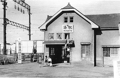 長谷川透「倣 唐獅子図屏風」
